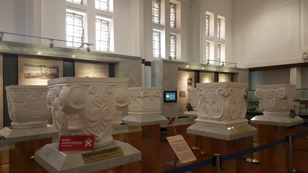 Ruang pameran tentang sejarah arsitektur Museum Bank Indonesia / CASA Indonesia